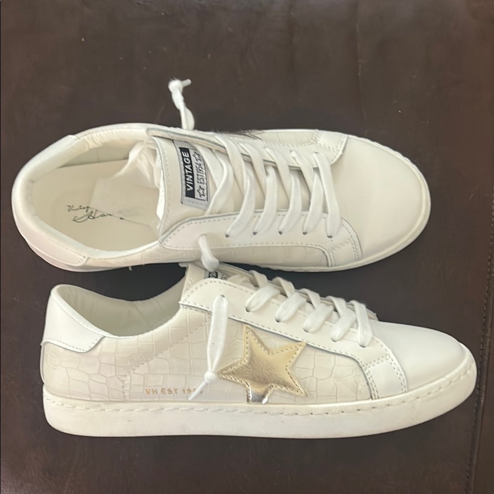 Vintage Havana White Sneakers with Gold Accent